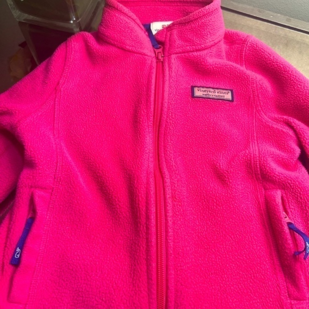 𝅺Vineyard Vines fleece jacket size 4T hot pink